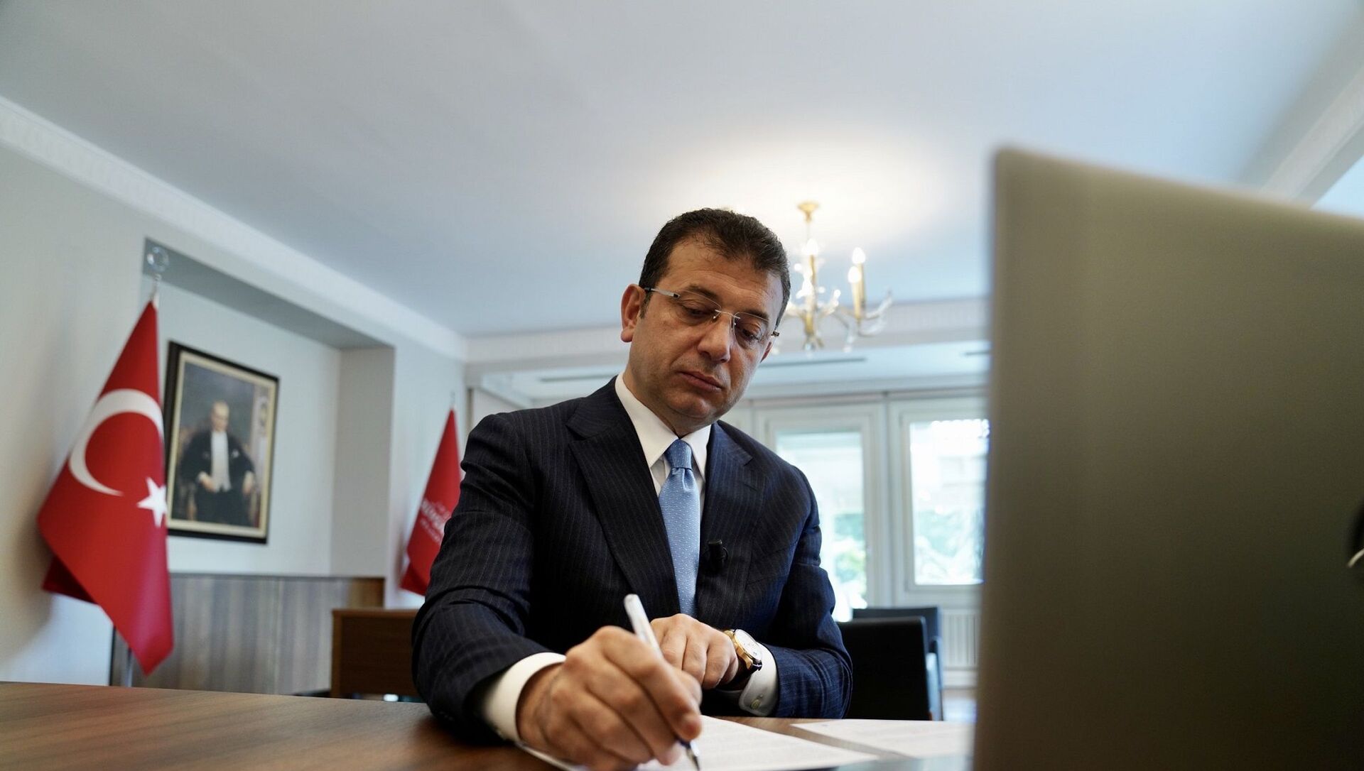 İmamoğlu'ndan tutuklanan İBB çalışanları için mesaj: İBB’yi kazıdılar, altından liyakat çıktı