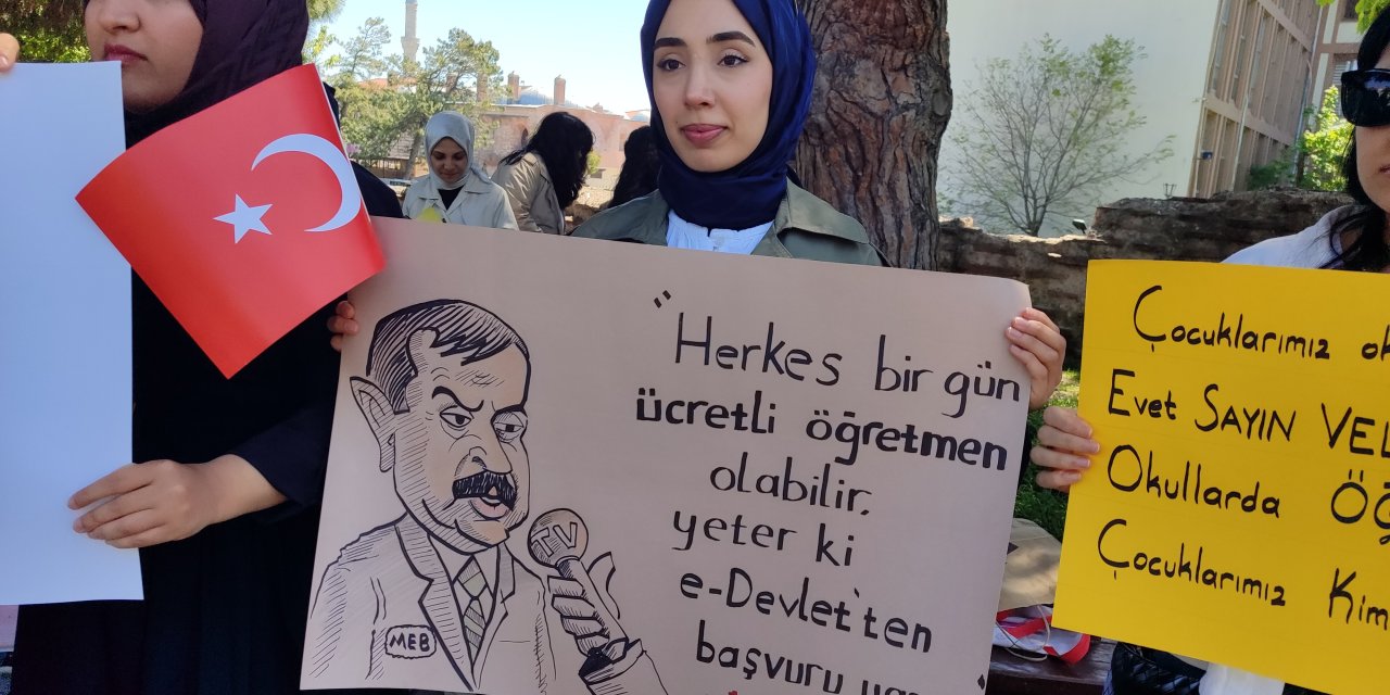 Atanmayan öğretmenler: “Sınıfımız yoksa sokaklar bizim kürsümüzdür”