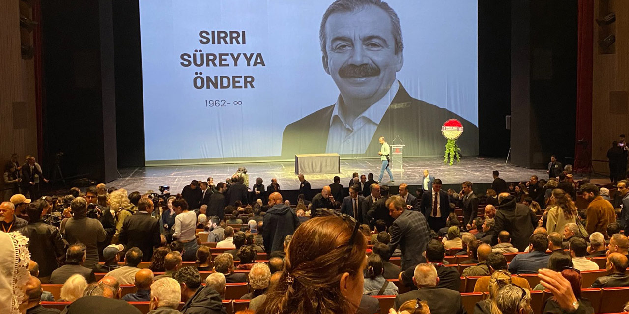 AKM’de gözyaşları içinde tören: Sırrı Süreyya Önder’e son görev