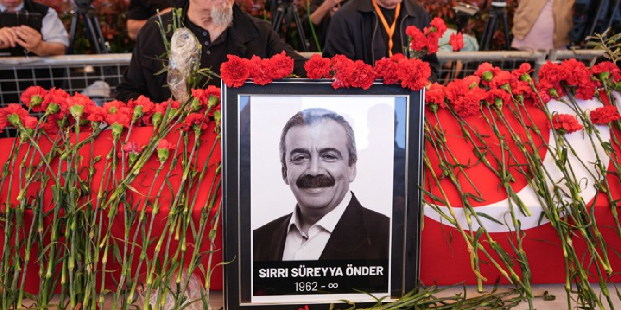 Sırrı Süreyya Önder son yolculuğuna uğurlandı: Tabut başında ağıtlar yakıldı