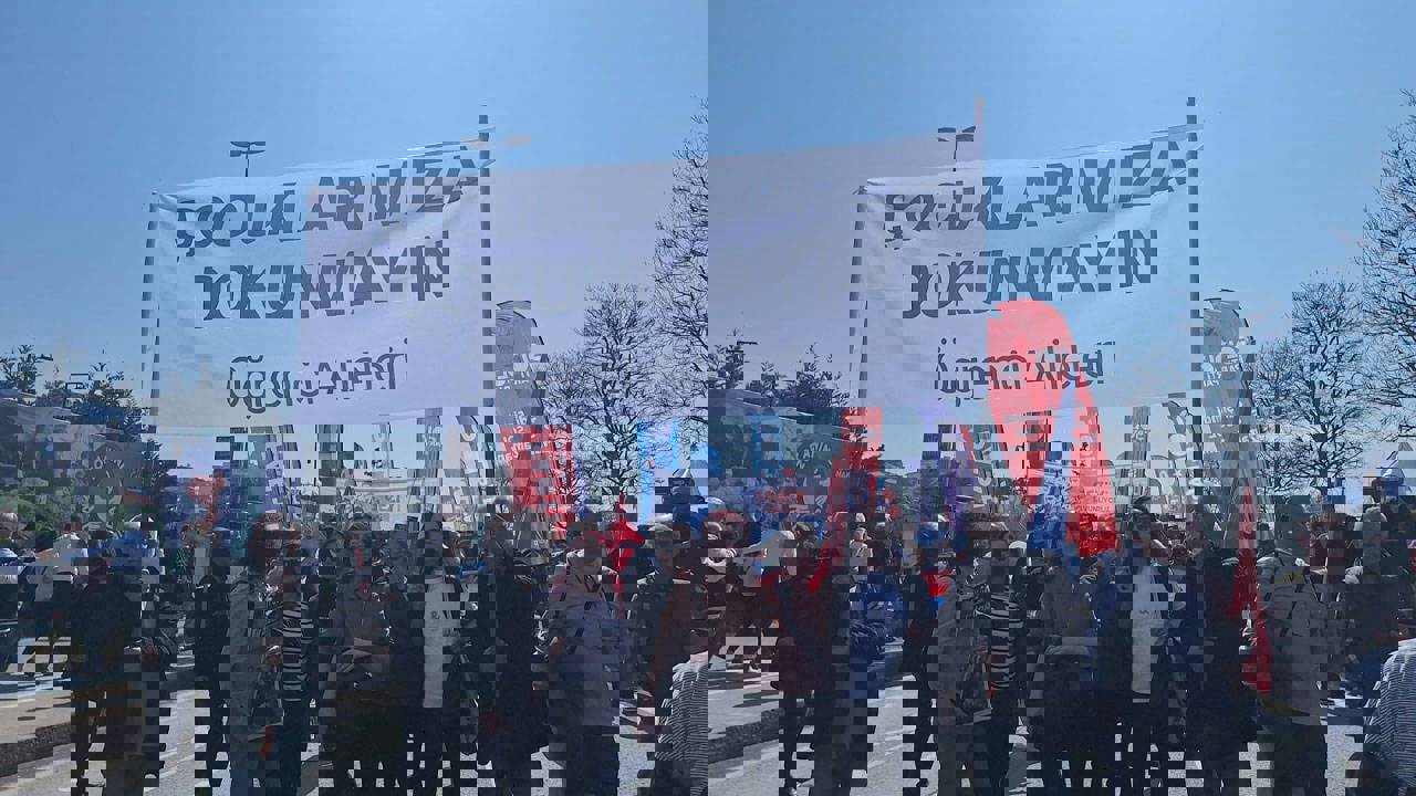 Tutuklu öğrencilerin ailelerinden çağrı: Hasta çocuğum evde, oğlum içeride