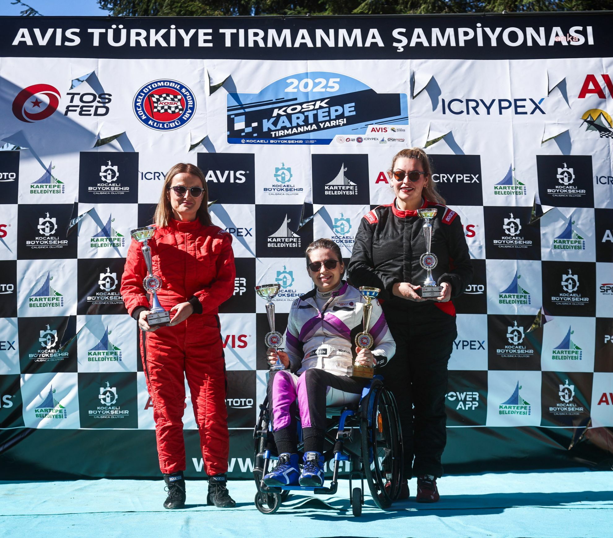 Dünyanın ilk ve tek engelli kadın ralli pilotu Kübra'dan yeni başarılar