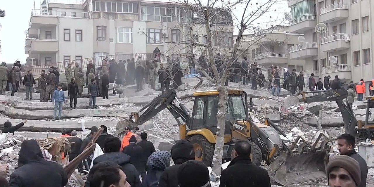 78 kişiye mezar olan Hakimbey Apartmanı davası 23 Mayıs’a ertelendi