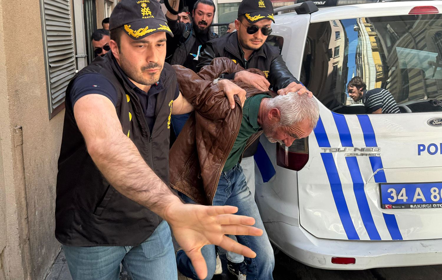 Yeni Şafak yazarı: Özel'e saldırının amacı iktidara zarar vermekti