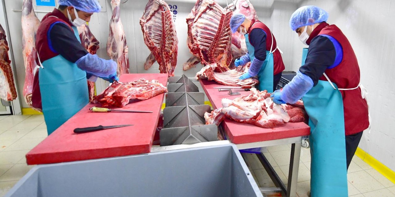 Ödemiş’te her gün 120 büyükbaş kesiliyor, İZMAR'da  kıyma 575 TL, kuşbaşı 650 TL