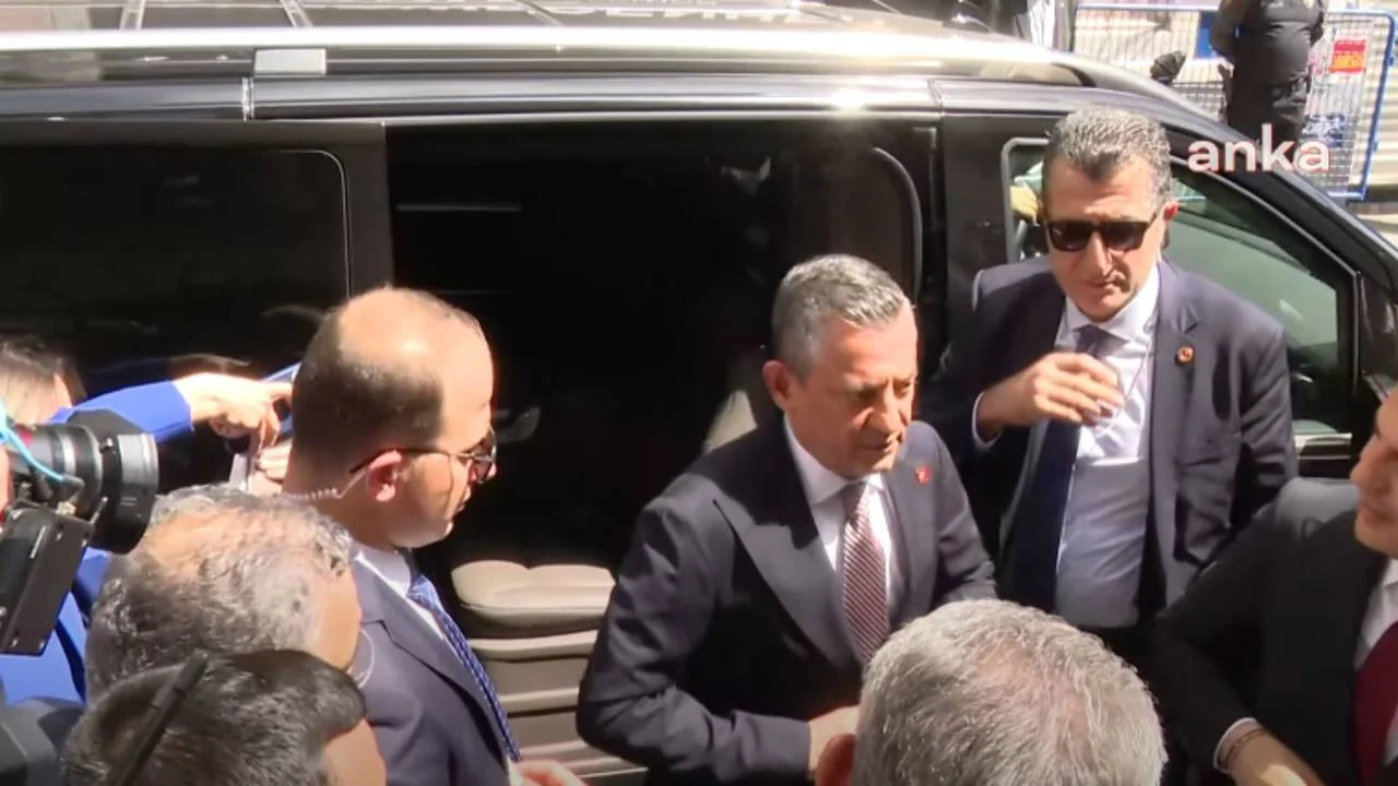 Özgür Özel’den TÜSİAD’a ziyaret: Gündem yargı baskısı ve ekonomi