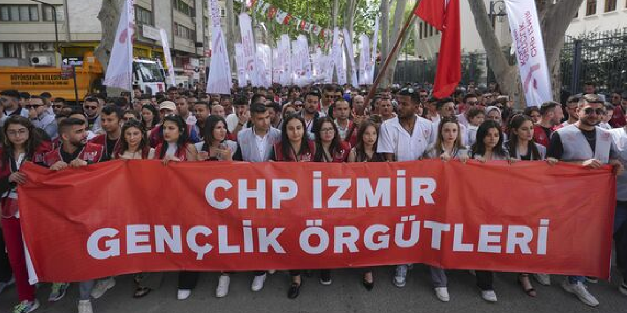 CHP Kemalpaşa Gençlik Kolları Başkanı ve 3 kişi 'Cumhurbaşkanı'na hakaret'ten tutuklandı