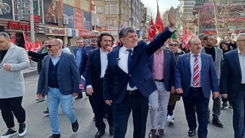 İstanbul'da Saadet Partisi adayına ve üyelerine bıçaklı saldırı gerçekleştirildi
