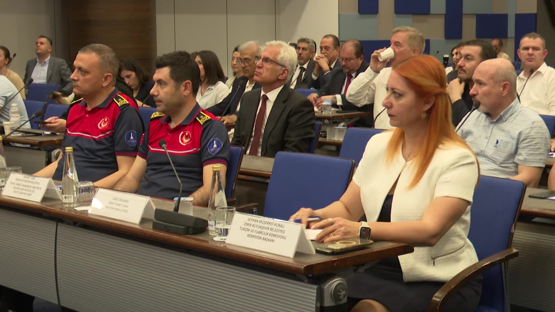 İzmir’de turizm işletmelerine afet güvenliği sunumu