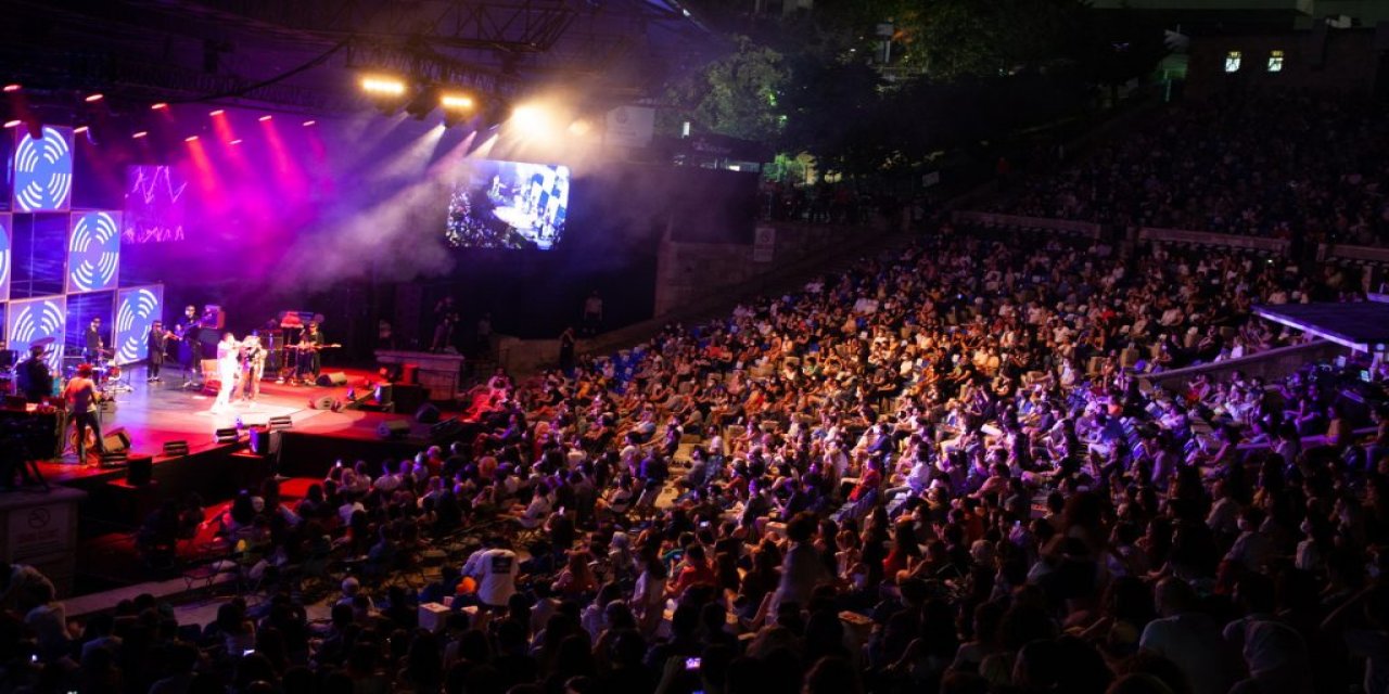 Harbiye’de koltuklar gençlere emanet: Ücretsiz konser keyfi!