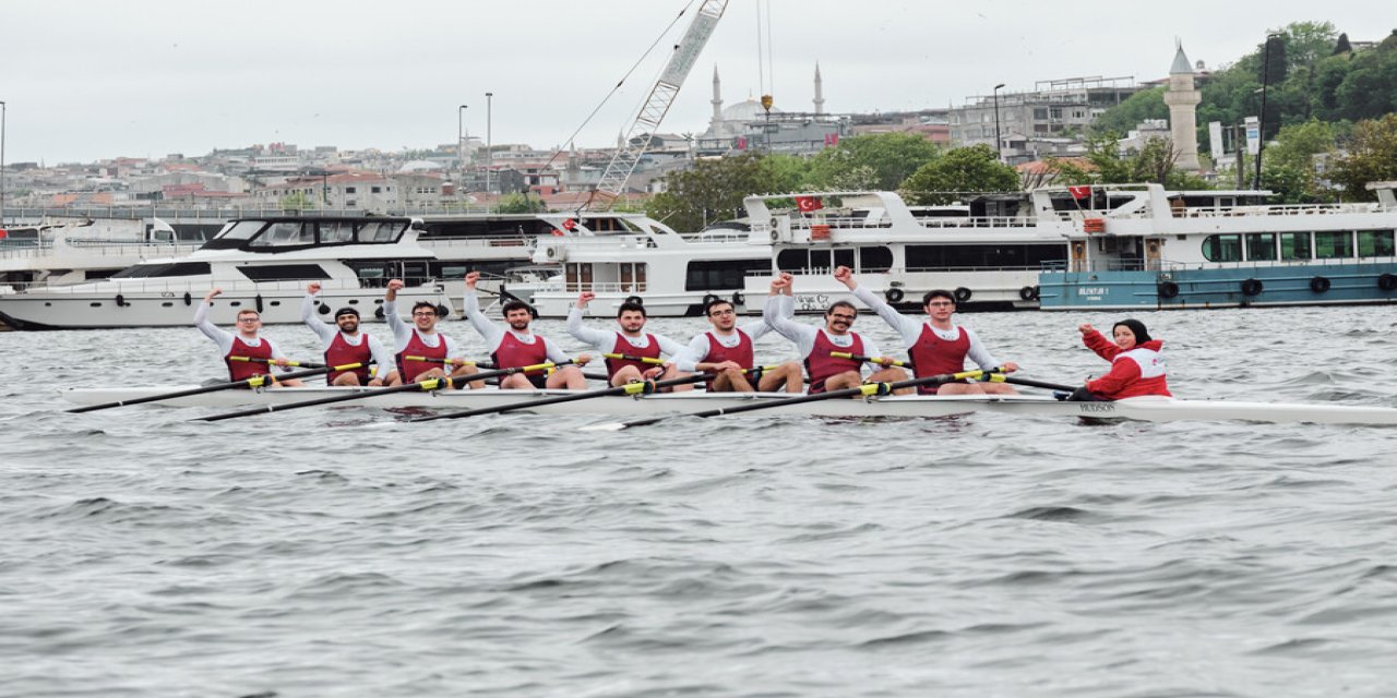 Koç Üniversitesi kürek takımı 11. Haliç Dostluk Kupası’nın galibi oldu
