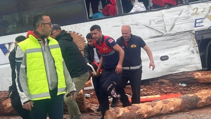 Çanakkale’de katliam gibi kaza: 8 ölü, çok sayıda yaralı