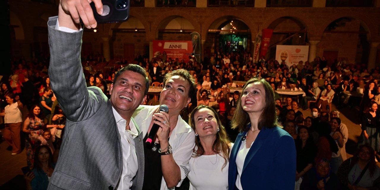 Manisalı kadınlar Bahar Matinesi’nde Anneler Günü’nü doyasıya kutladı