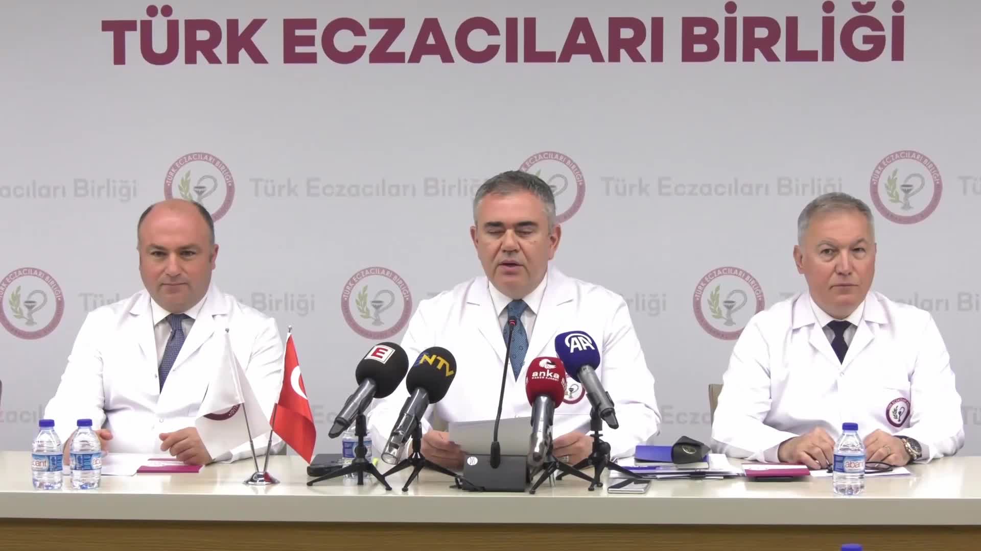 Türk Eczacıları Birliği: Trump'ın imzaladığı kararname tüm dünyada ilaç fiyatlarını artırabilir