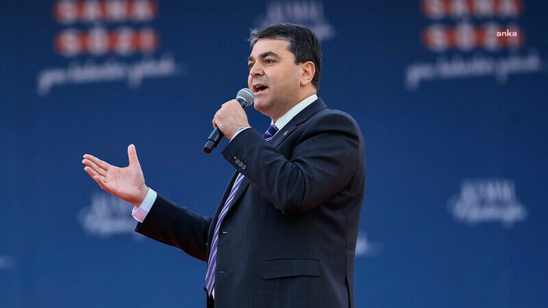Gültekin Uysal: Türkiye Cumhuriyeti Devleti 2025’te bir savaşta yenildi de Yüce Türk milletinin yeni mi haberi oluyor?