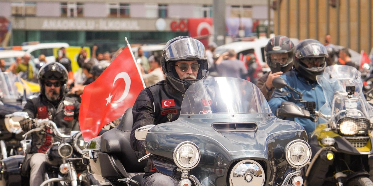 Erdal Beşikcioğlu’ndan 19 Mayıs’a özel kortej: TürkChopper ile Anıtkabir'e saygı yolculuğu