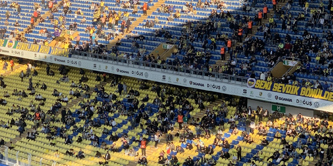 Fenerbahçe'de tribünler boş kaldı; Taraftarlar Ali Koç'u istifaya çağırdı