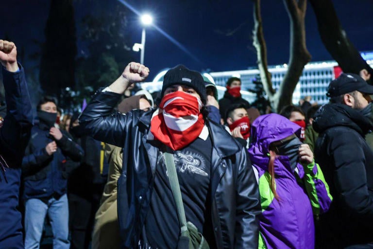 TOG ve KONDA araştırdı: Gençlerde mutsuzluk ve yoksulluk artıyor