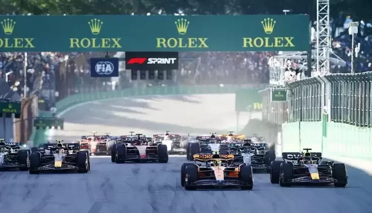 Avustralya Grand Prix'sinde sürpriz birinci