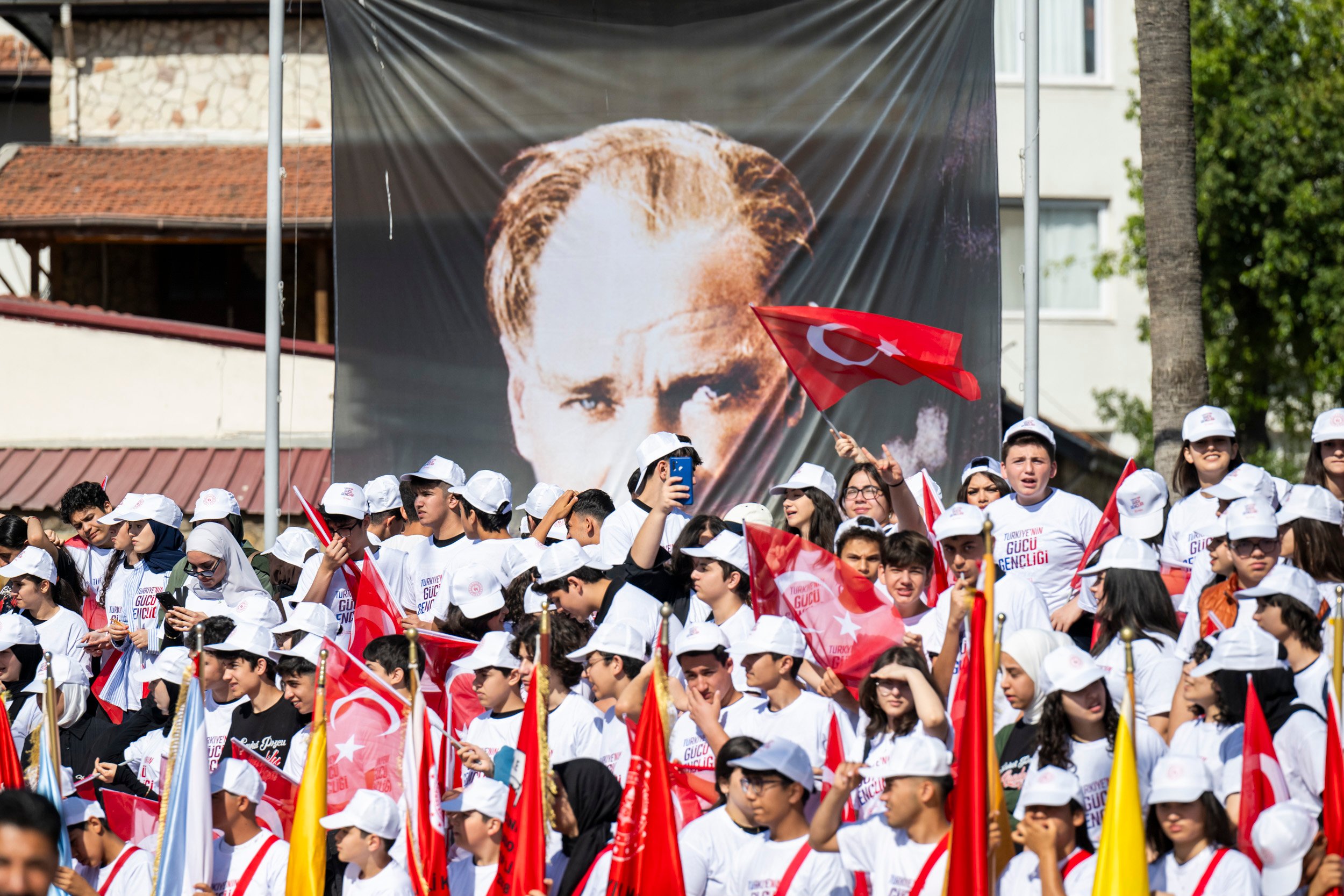 Mersin’de 19 Mayıs coşkusu: Başkan Seçer ve Meral Seçer kutlamalara katıldı