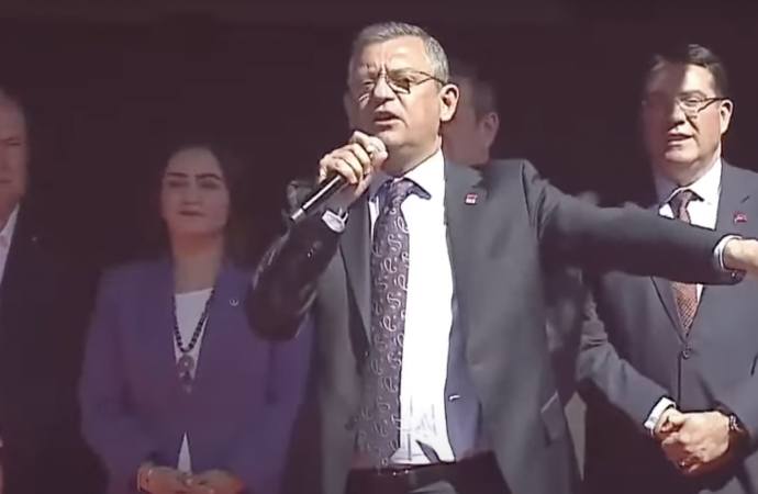 Özgür Özel'den "İnadına CHP, inadına sol" sloganına tepki: Slogancıyı değiştirin