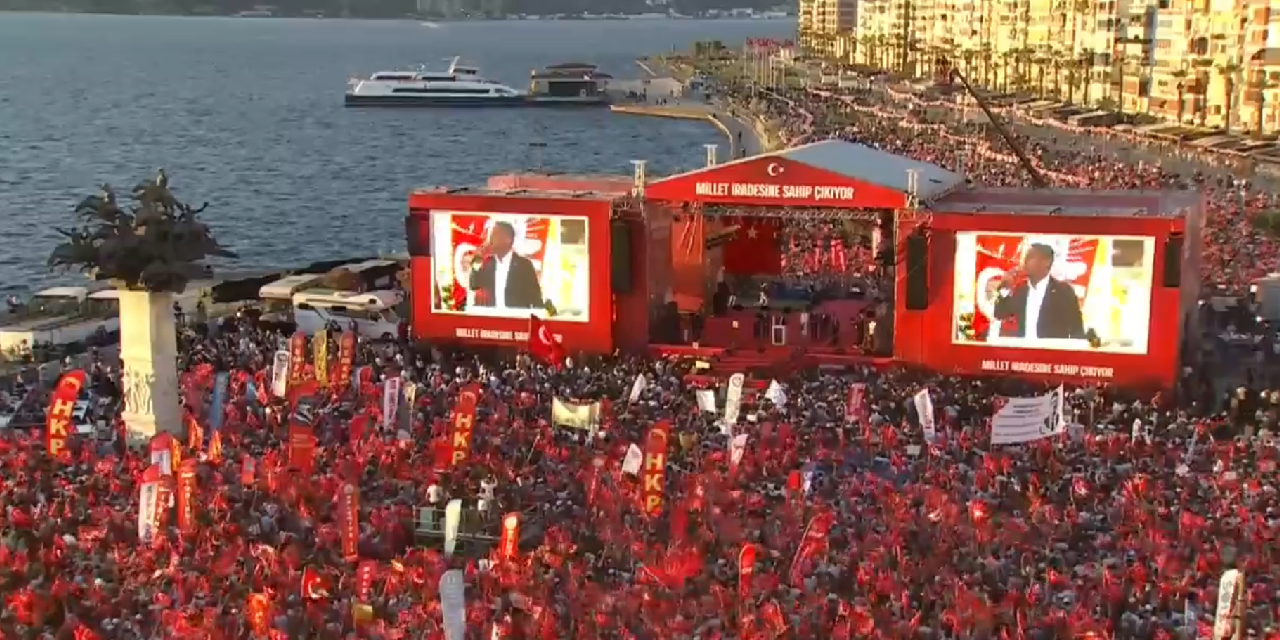İzmir'de 'Millet İradesine Sahip Çıkıyor' mitingi: Özgür Özel, Gündoğdu'da yüz binlere sesleniyor