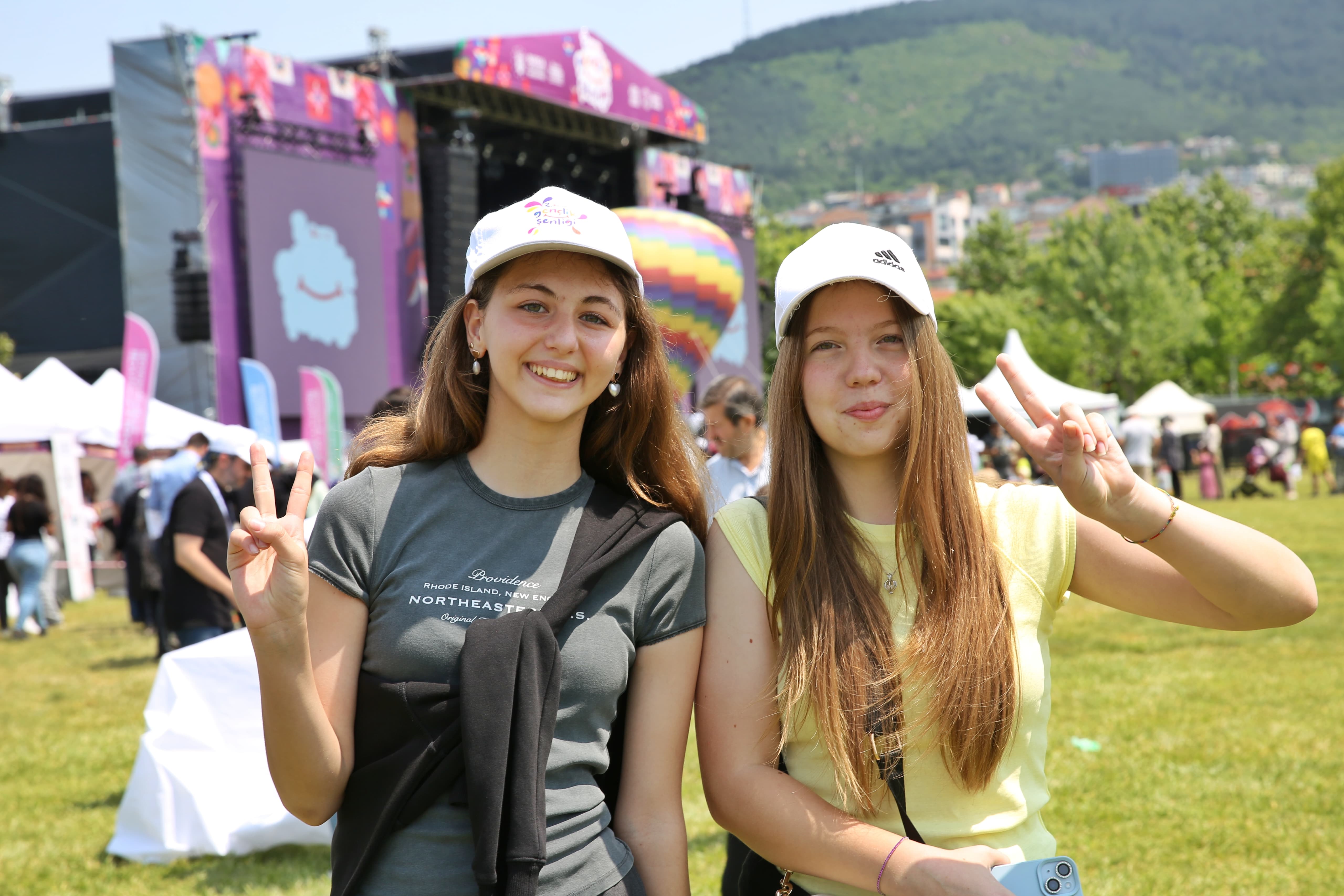 Başkan Bozbey, 19 Mayıs’ta gençlerle sahada ve sözde buluştu