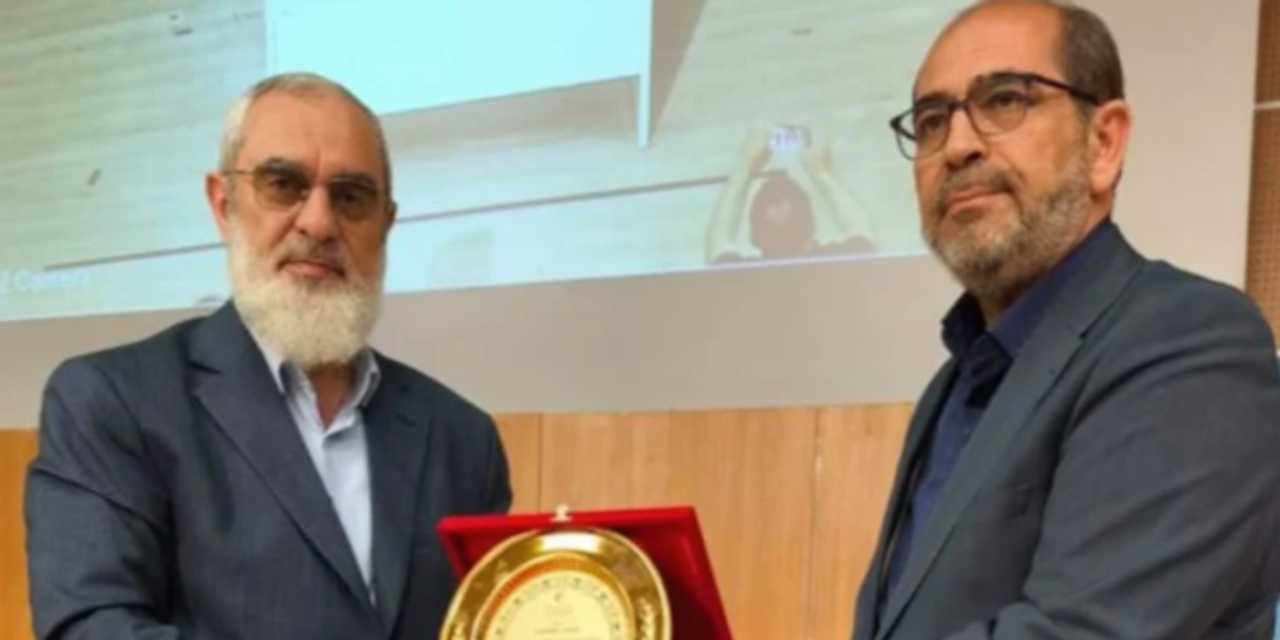 İktidar Nurettin Yıldız'a tüm kurumlarıyla sahip çıkıyor: İl Milli Eğitim Müdürü tarafından plaket verildi