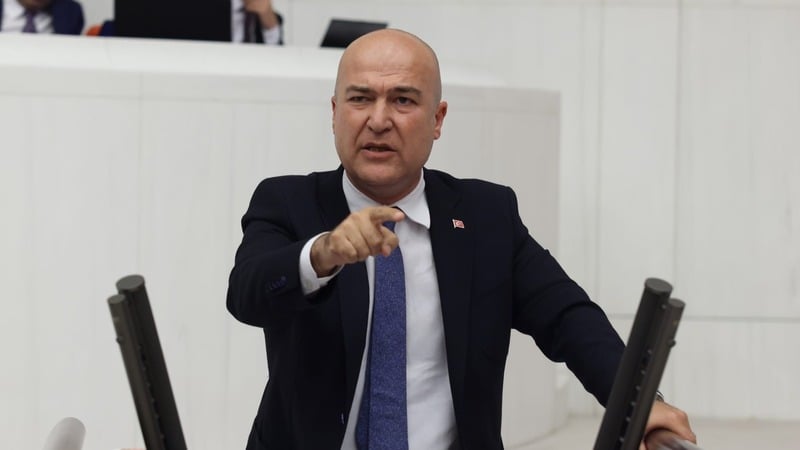 CHP'li Murat Bakan'dan Yerlikaya’ya: Kimlere çakar izni verdiniz?