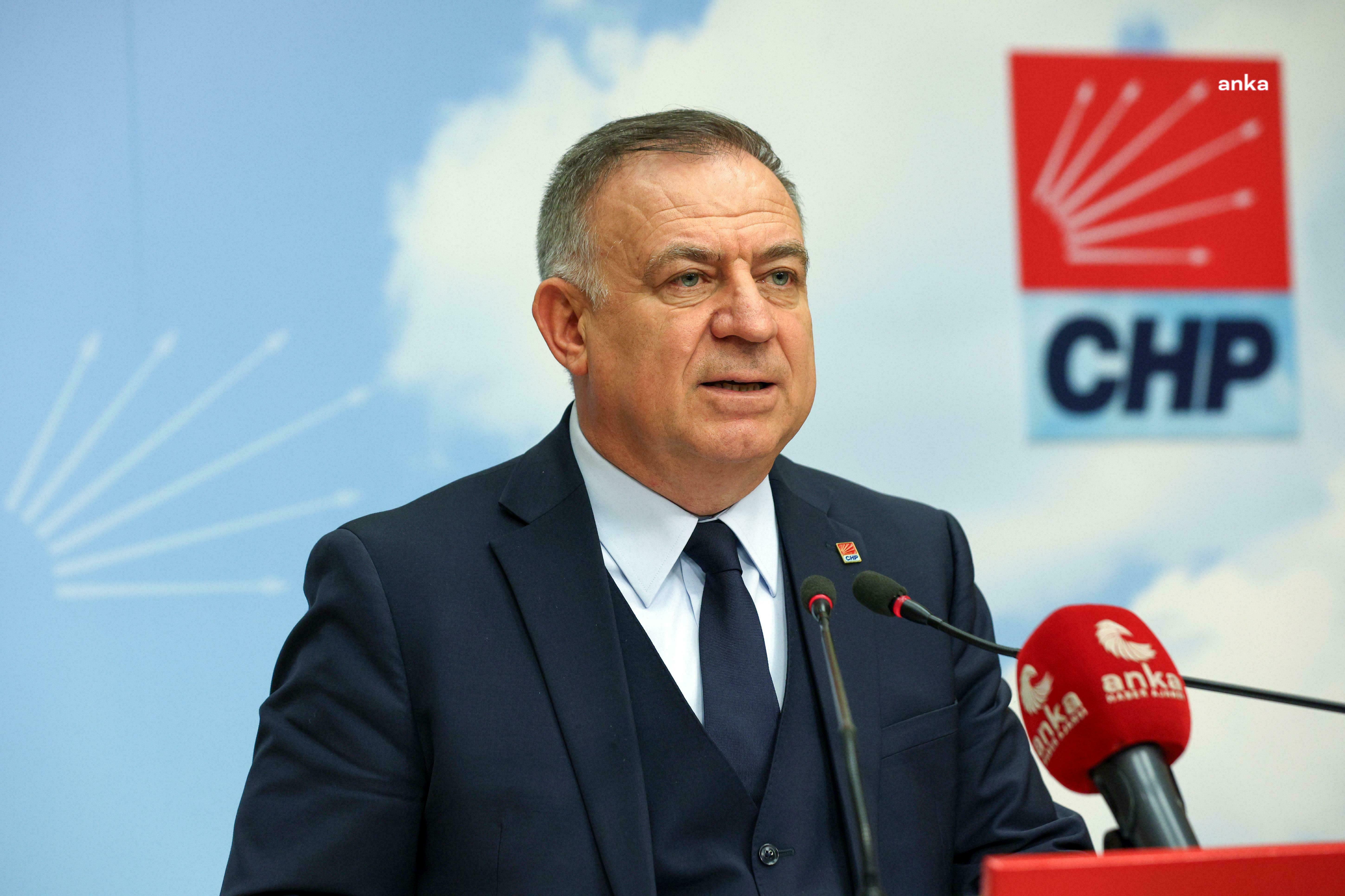 Gökan Zeybek: Vatandaş borç içinde, fabrikalar satışta, gençler ailesine mahkûm