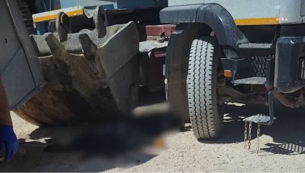 Amasya'da devrilen iş makinesinin altına kalan işçi hayatını kaybetti