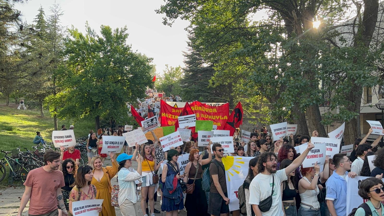 Gelenek sürüyor: Binlerce ODTÜ’lü öğrenci Devrim Yürüyüşü için toplandı