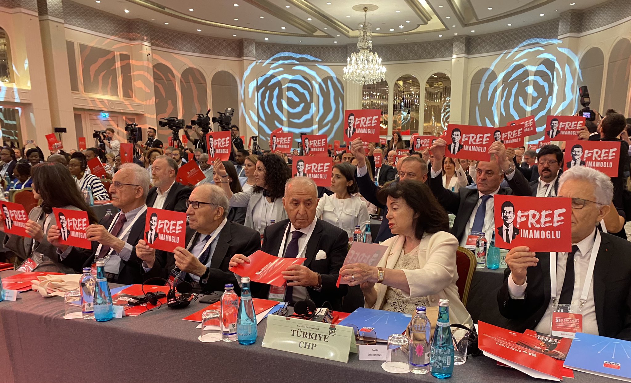 Sosyalist Enternasyonal’de İmamoğlu’nun mektubu okundu: Otokrasiler yenilmez değildir. Geçmişte yenildiler, yine yenilecekler.
