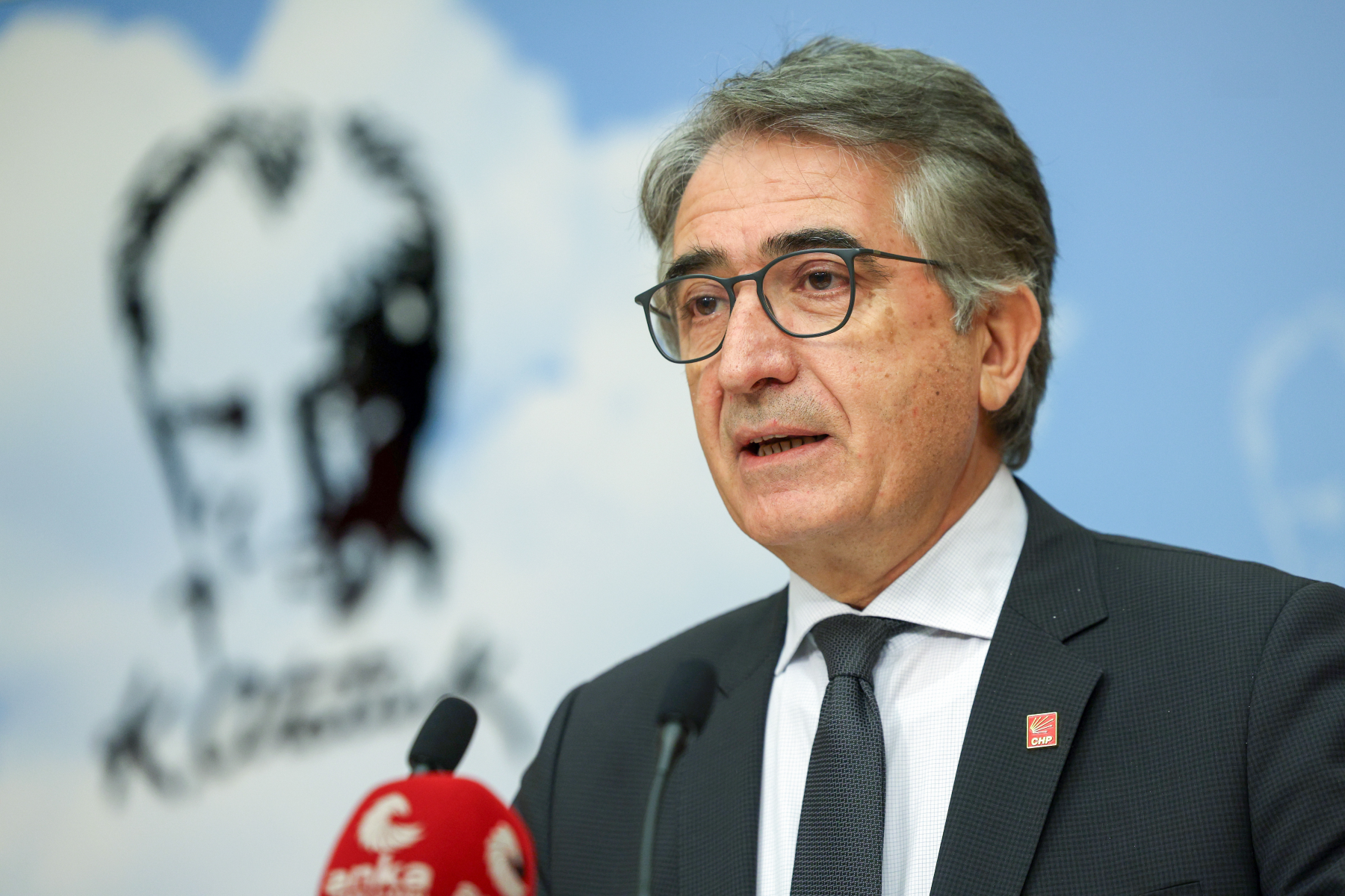 CHP'li Karatepe: Ekonomik çöküşü 'abartı' olarak görmek ya halktan bihaber olmaktır ya da halkla dalga geçmektir