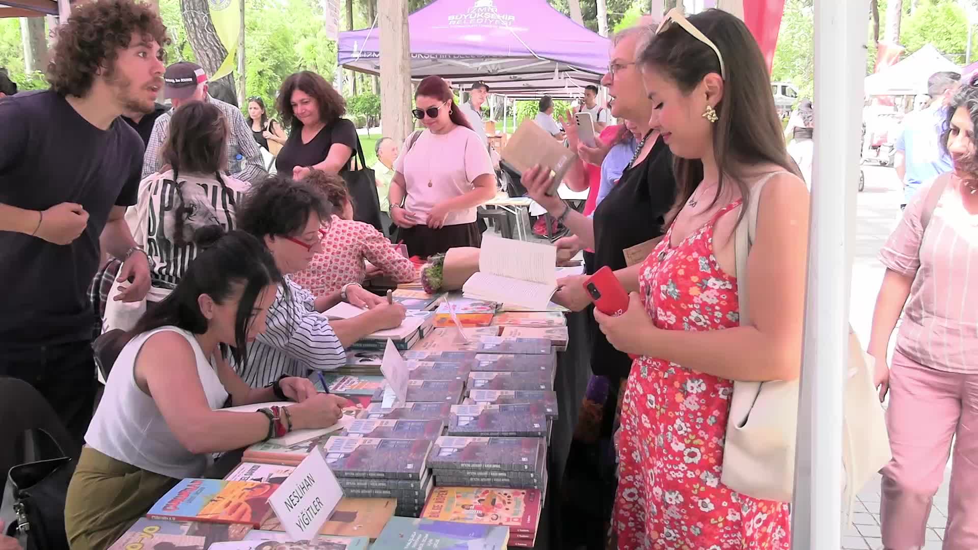 “Küllerinden Doğan Kadınlar” Buca’da okurlarıyla buluştu
