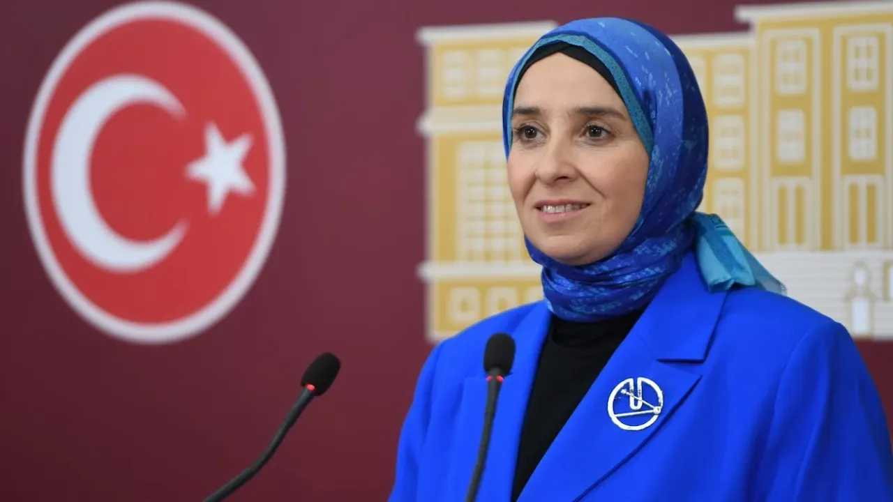 Elif Esen’den Diyanet’e sert eleştiriler: “İbadet, zenginlere ayrıcalık haline gelmemeli”
