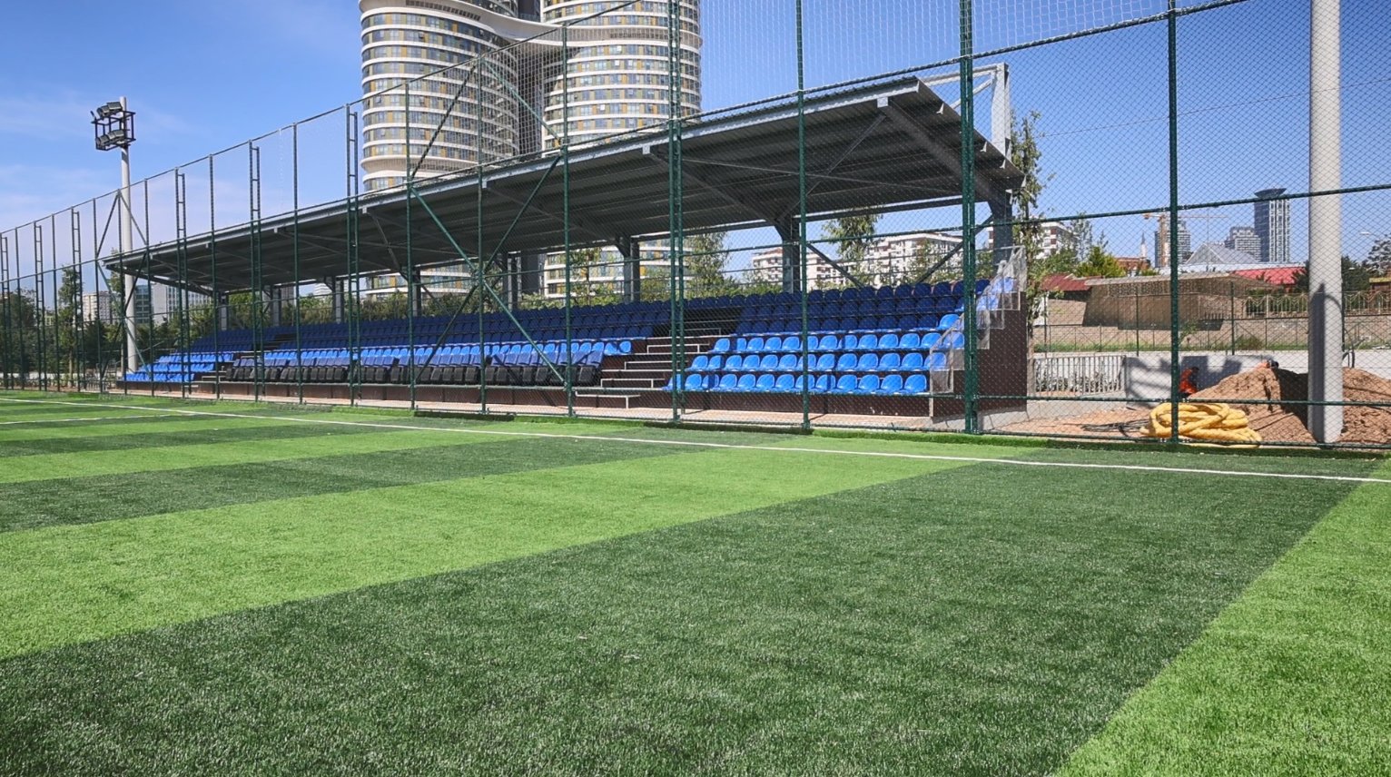 Yenisahra stadı yenilendi, Ataşehir’de spor altyapısı güçlendi