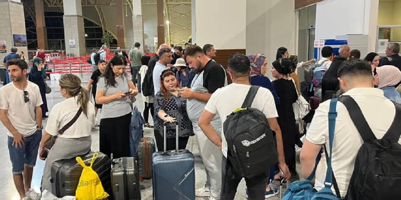 Diyarbakır Havalimanı pistinde çatlak paniği! Uçuşlar durduruldu