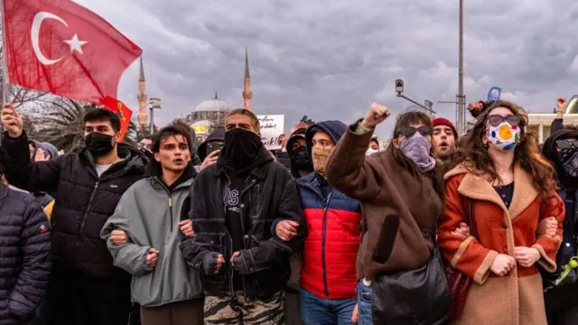 Tutuklu öğrenciler hakim karşısında: İki öğrenci daha tahliye edildi