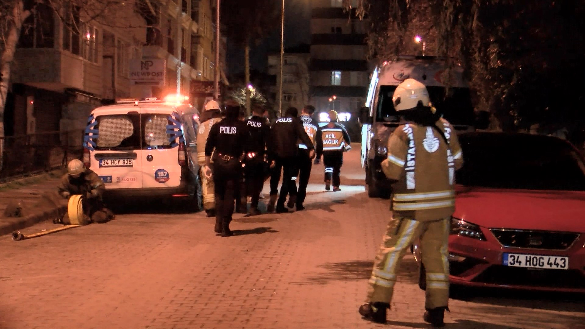 İstanbul'da 5 katlı binada yangın: 2 kişi hastaneye kaldırıldı