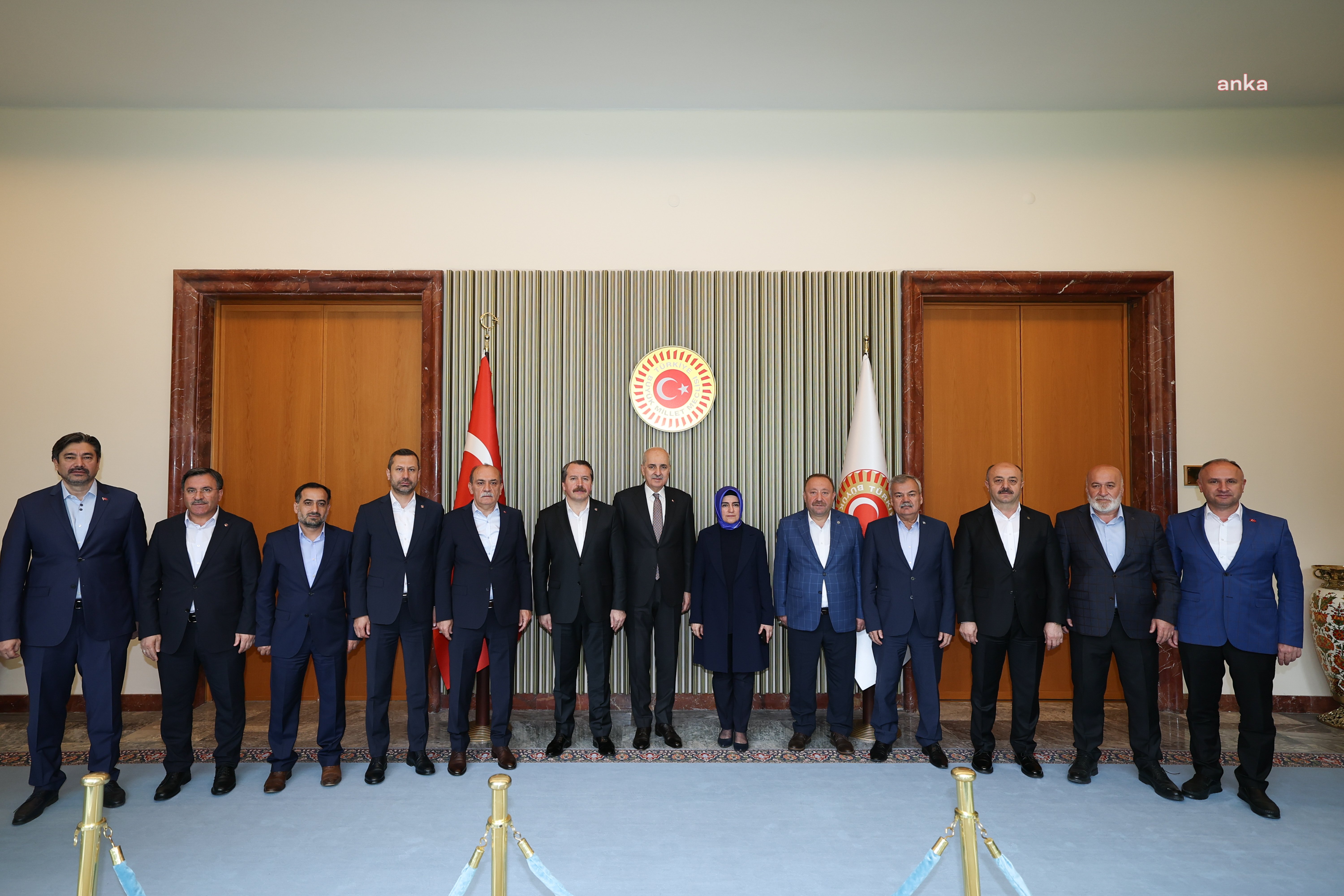 Kamuda emekçiler zam beklerken Memur-Sen: Anayasaya ailenin korunması girsin