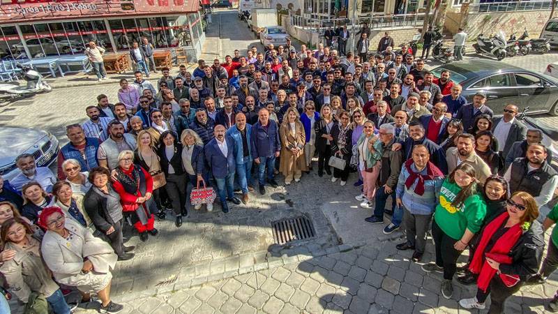 Kuşadası'nda Gelecek Partili 150 kişi CHP'ye katıldı