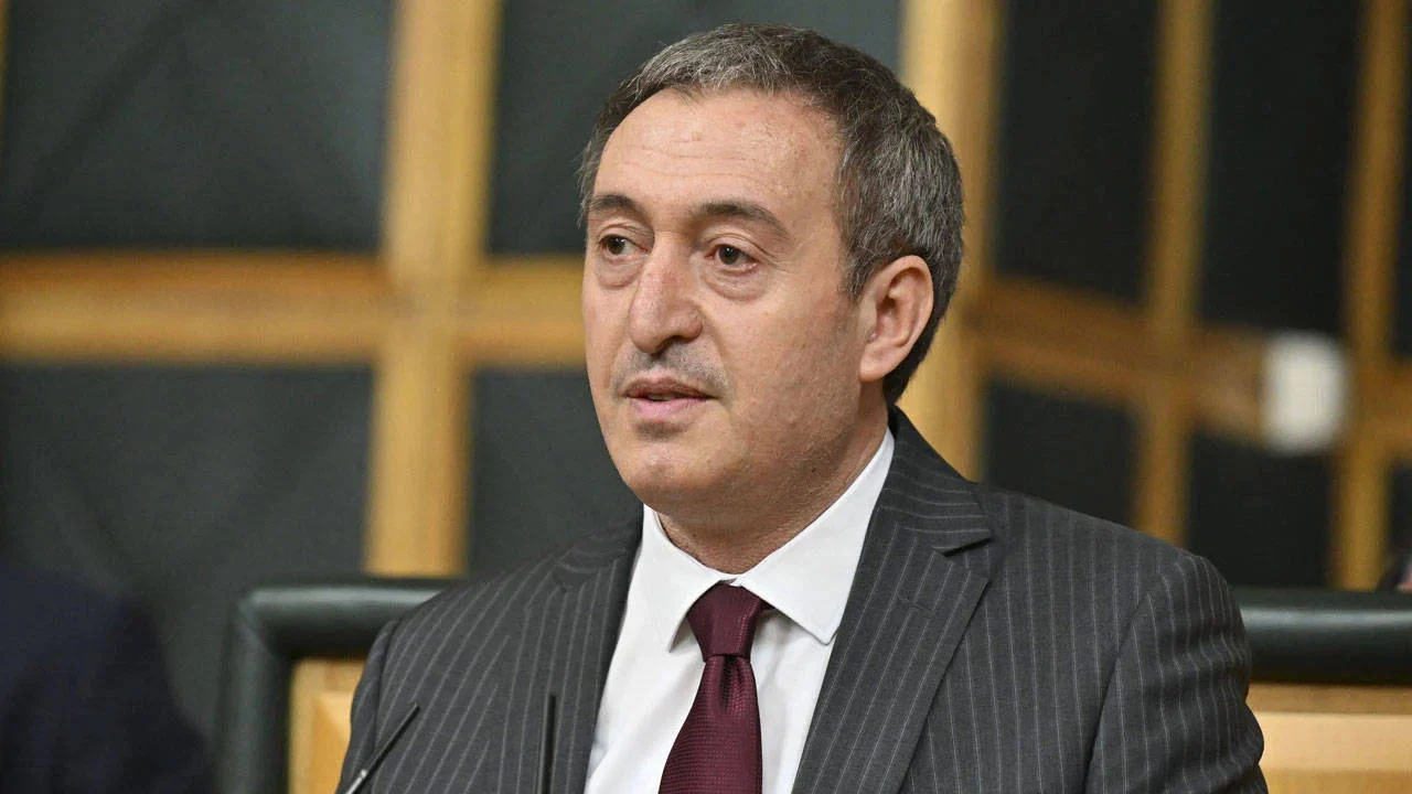 Tuncer Bakırhan’dan İBB’ye yönelik operasyonlara tepki: Demokrasiye müdahaleyi kabul etmiyoruz