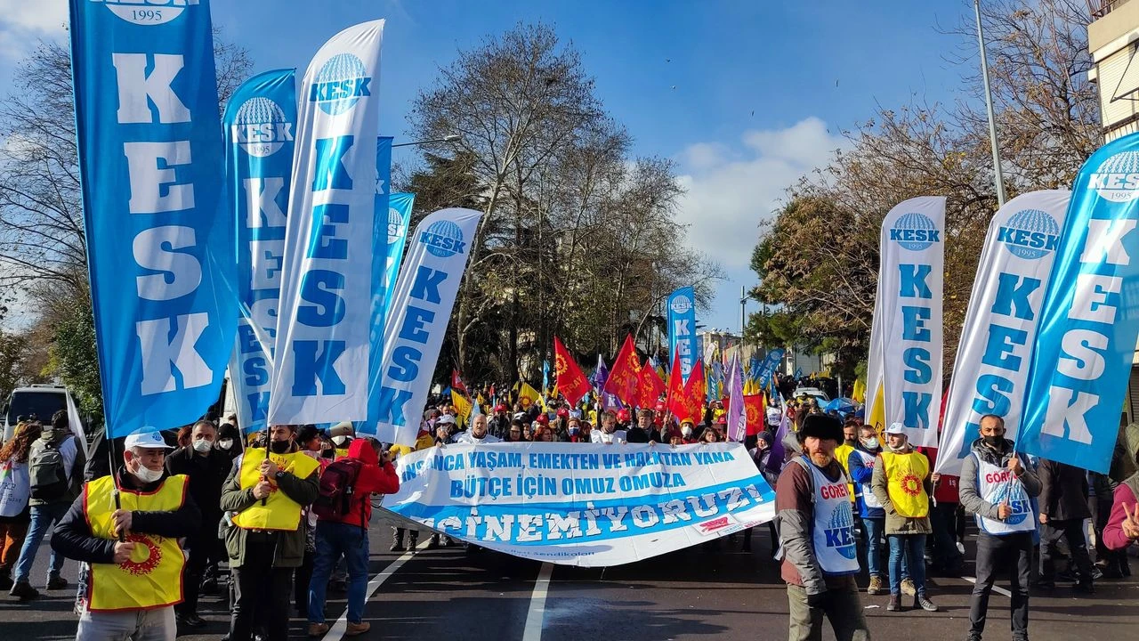 KESK'ten İBB'ye operasyona tepki: Adalet değil, sindirme operasyonu