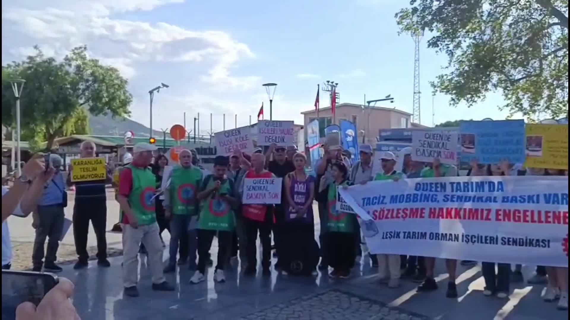 Danimarkalı çiçek üreticisi Queen'in Dikili'deki işçileri eylemde