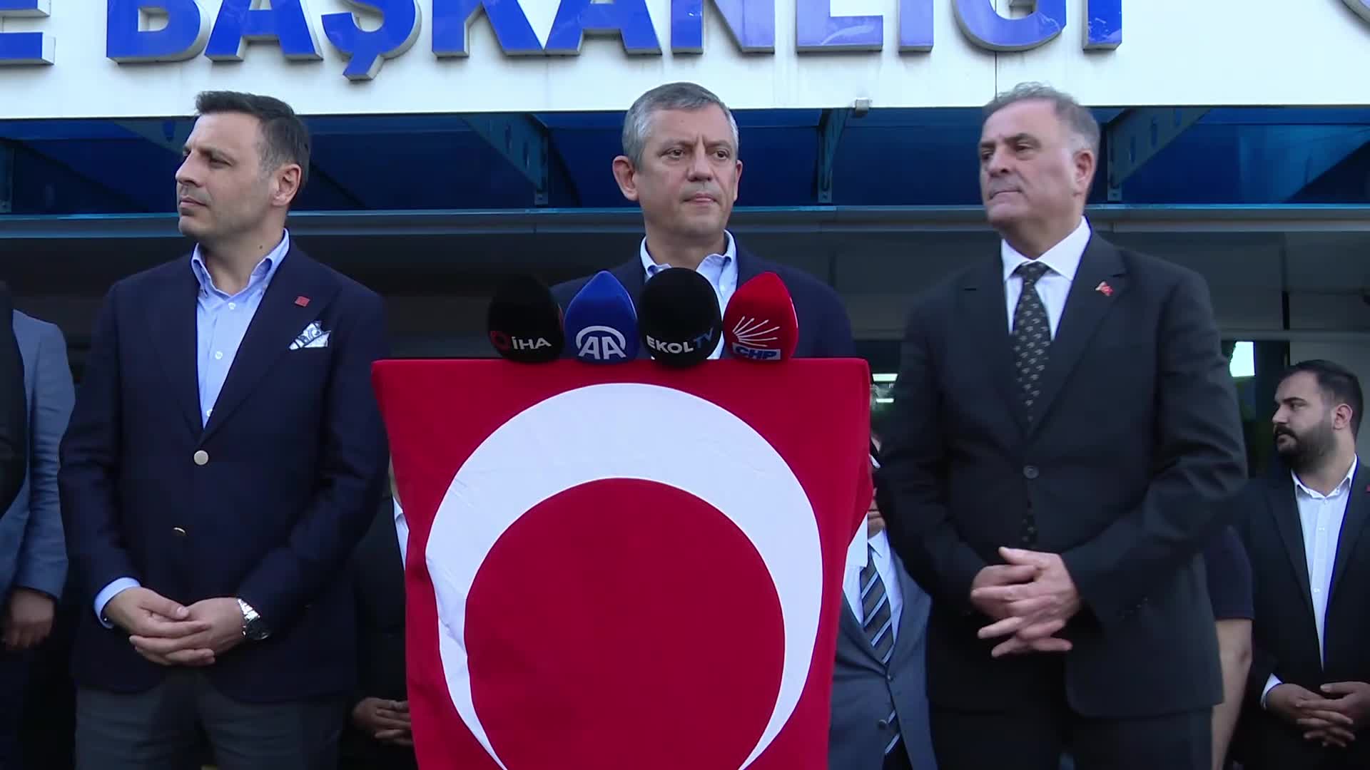 Özgür Özel Avcılar ve Büyükçekmece Belediyelerinde: Bu hukuk dışı yolları açarsanız, bu yoldan neler gelir, neler gider