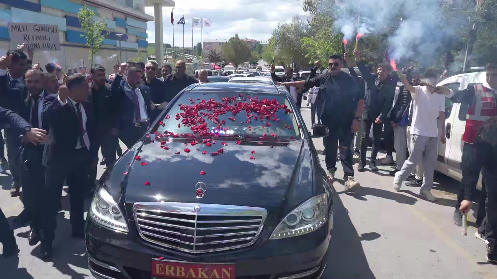 Erbakan: İktidarın zam altında inleyen milyonlara da açılım yapması gerekir