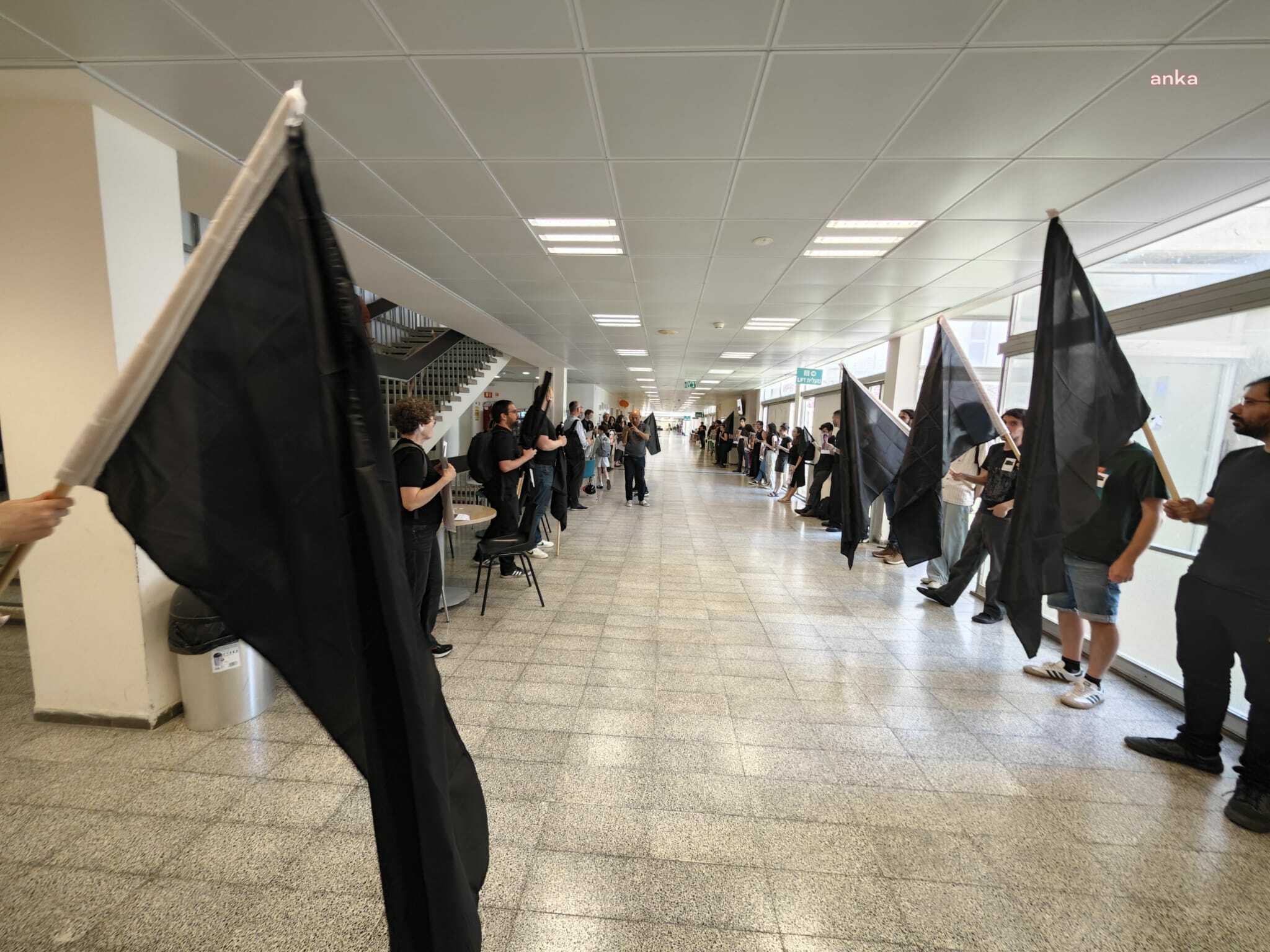 İsrailli akademisyenler Gazze'deki operasyona karşı "Siyah Bayrak" kaldırdı