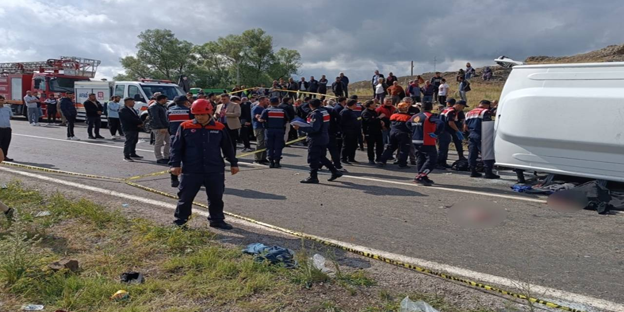 Taziye dönüşü facia! Midibüs yan yattı: 2 ölü, çok sayıda yaralı...