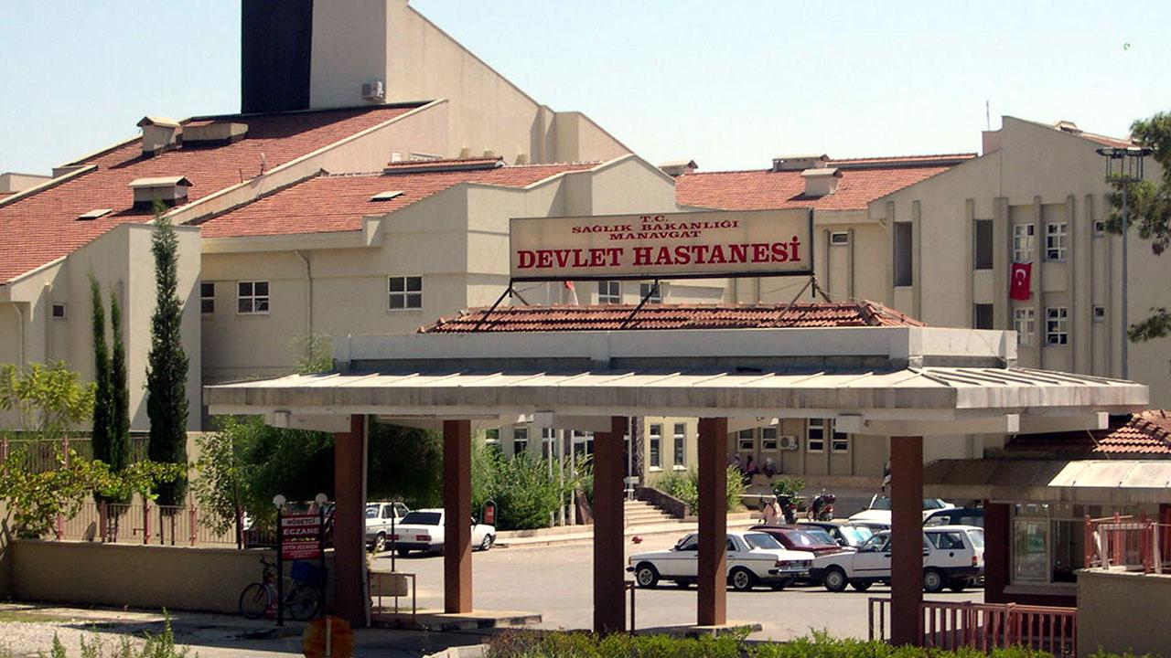 Manavgat Devlet Hastanesi’ni fare bastı, başhekim çözümü kedide buldu